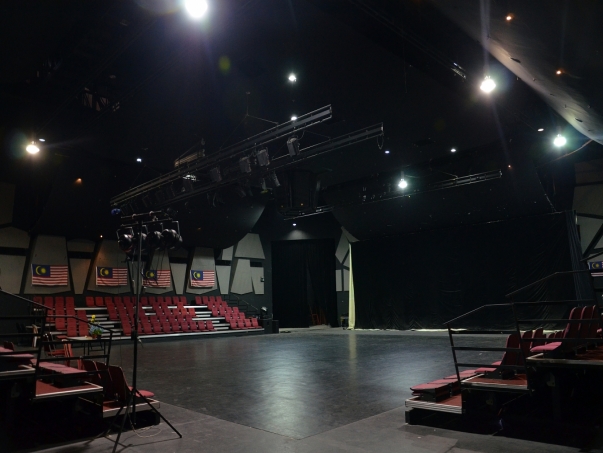 Ruang Auditorium Raja Melewar